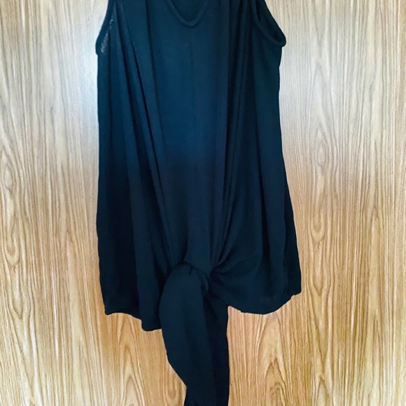 ✨NEW✨Black Front Tie Top - Picture 3 of 5